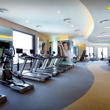 Grande Centre Point Hotel Ratchadamri Bangkok Dış mekan fotoğraf The gym at the hotel