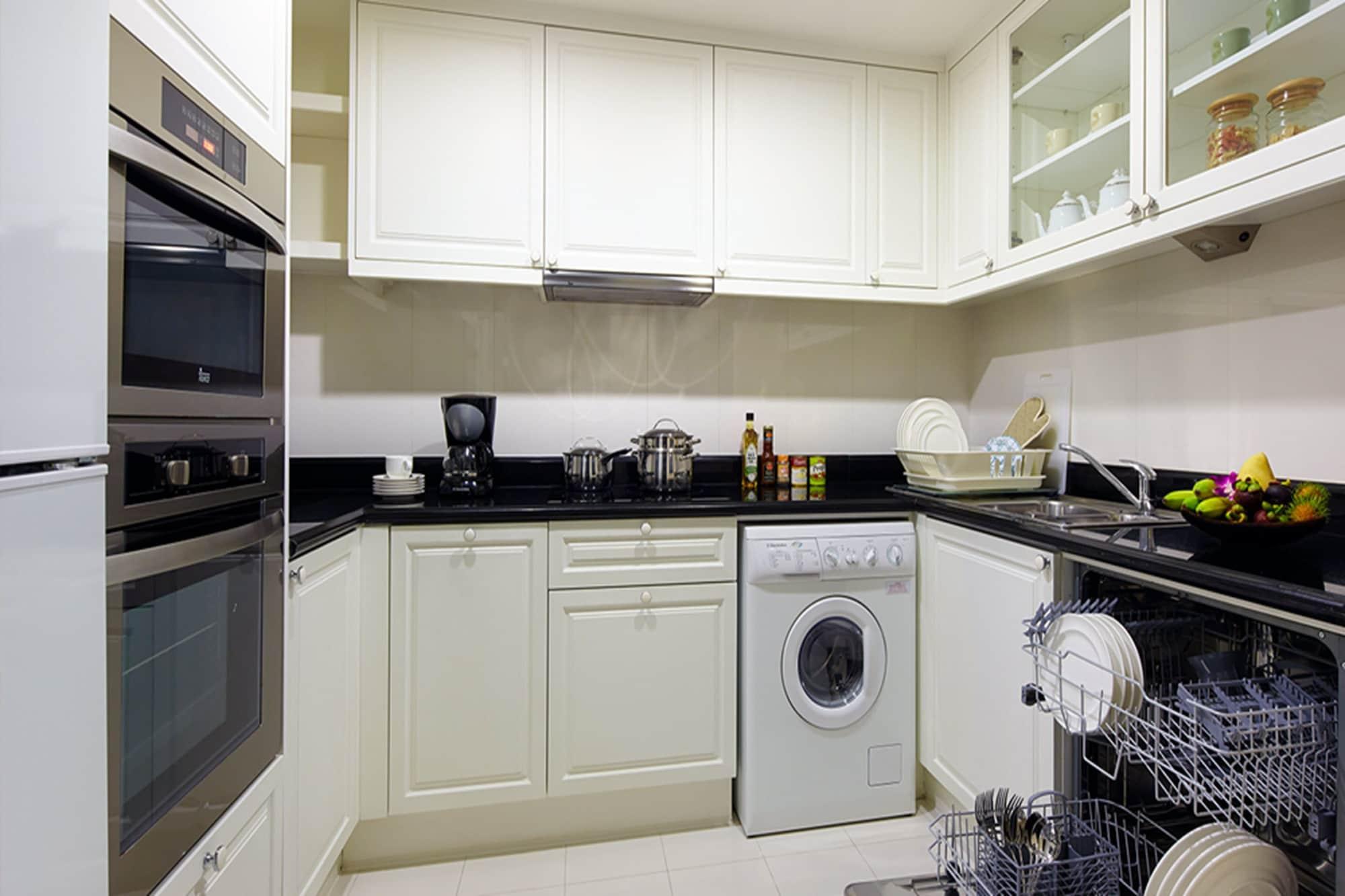 Grande Centre Point Hotel Ratchadamri Bangkok Dış mekan fotoğraf A modern kitchen