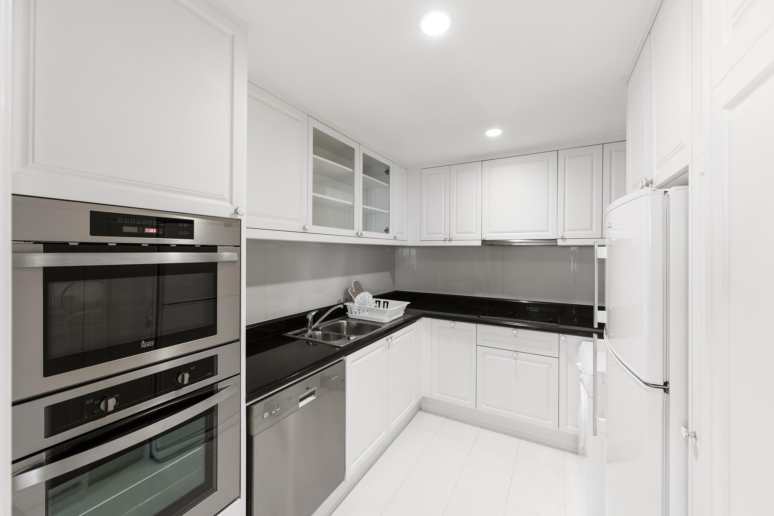 Grande Centre Point Hotel Ratchadamri Bangkok Dış mekan fotoğraf A modern kitchen