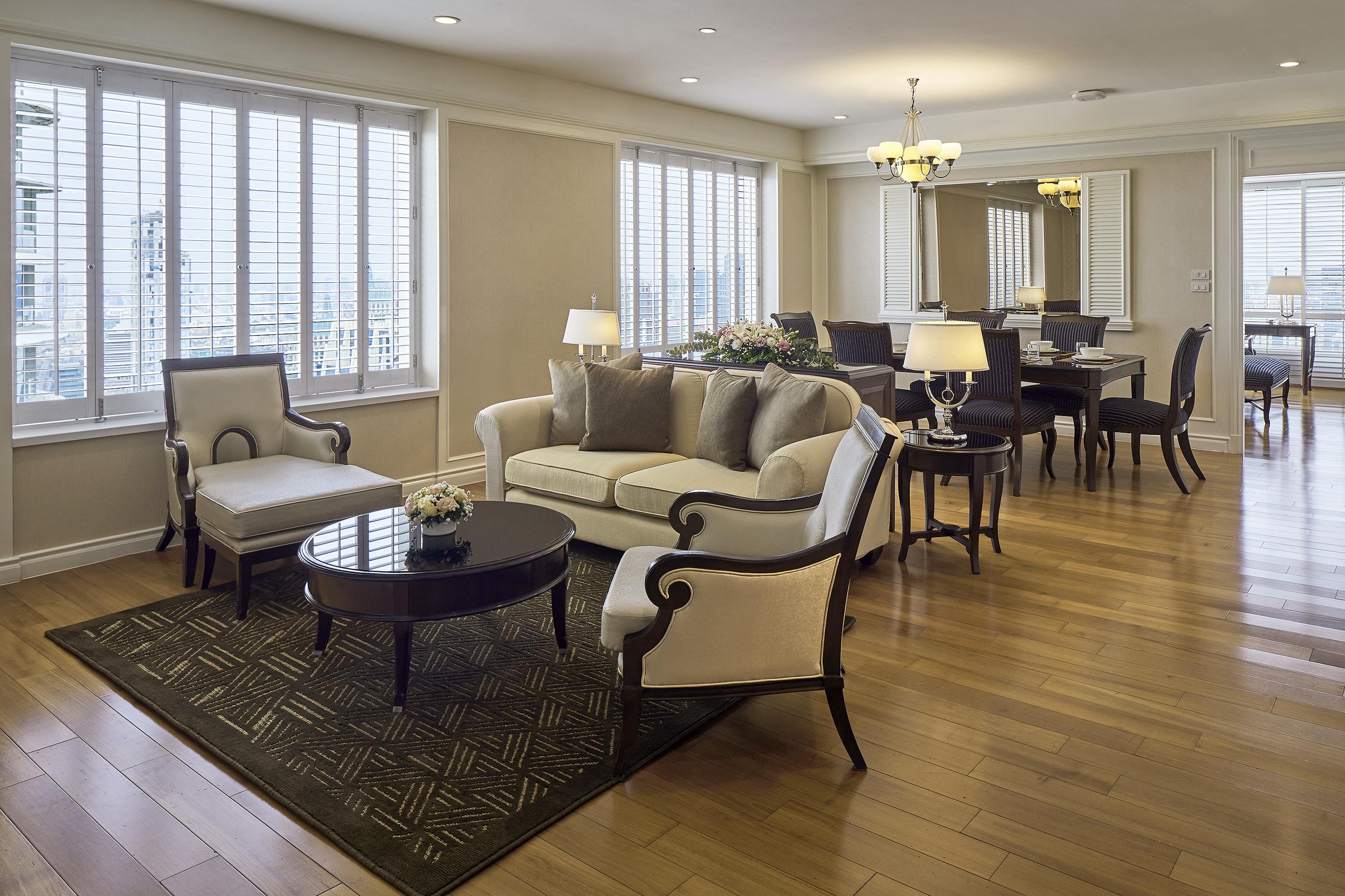 Grande Centre Point Hotel Ratchadamri Bangkok Dış mekan fotoğraf A living room in a condominium