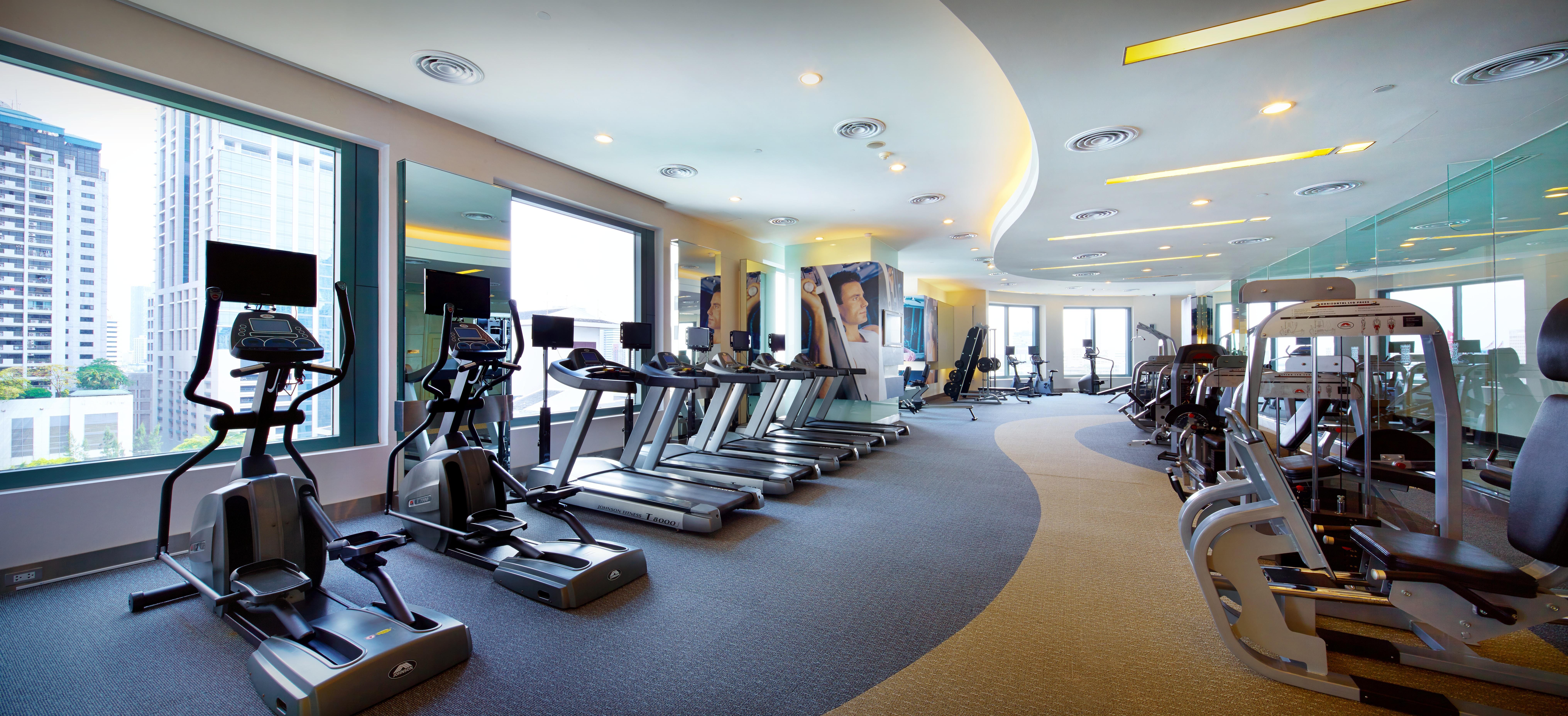 Grande Centre Point Hotel Ratchadamri Bangkok Dış mekan fotoğraf The gym at the hotel