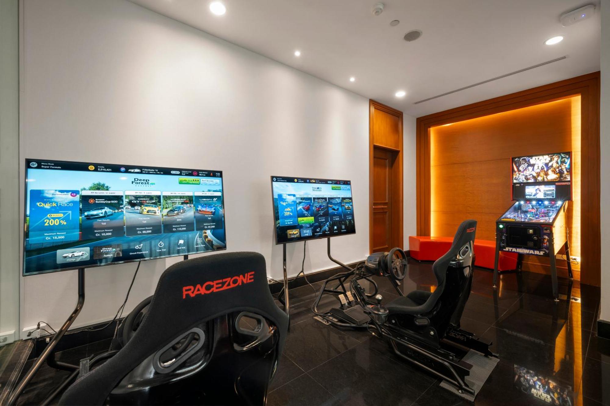 Grande Centre Point Hotel Ratchadamri Bangkok Dış mekan fotoğraf RaceZone at the Ritz-Carlton, Hong Kong