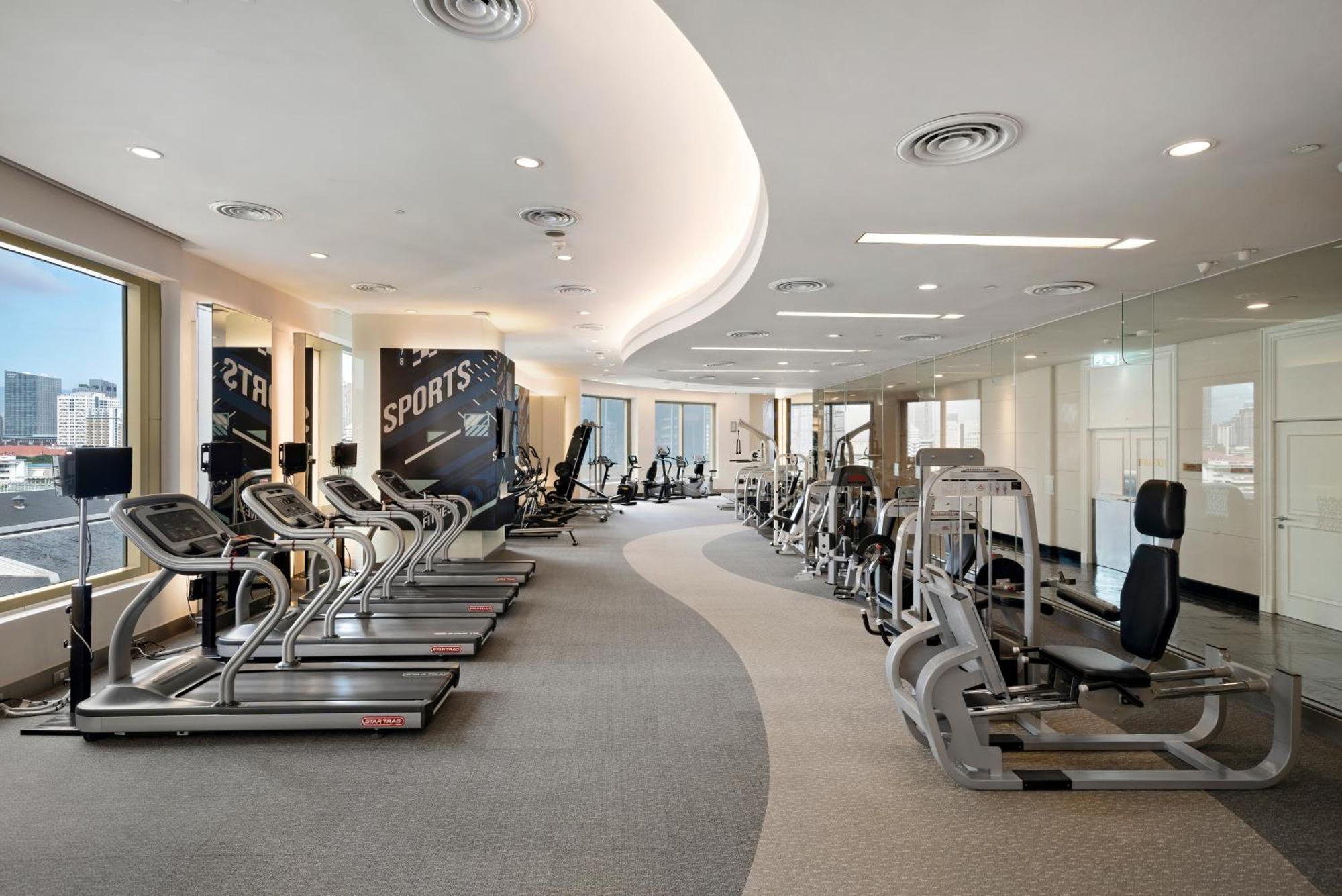Grande Centre Point Hotel Ratchadamri Bangkok Dış mekan fotoğraf The gym at the hotel