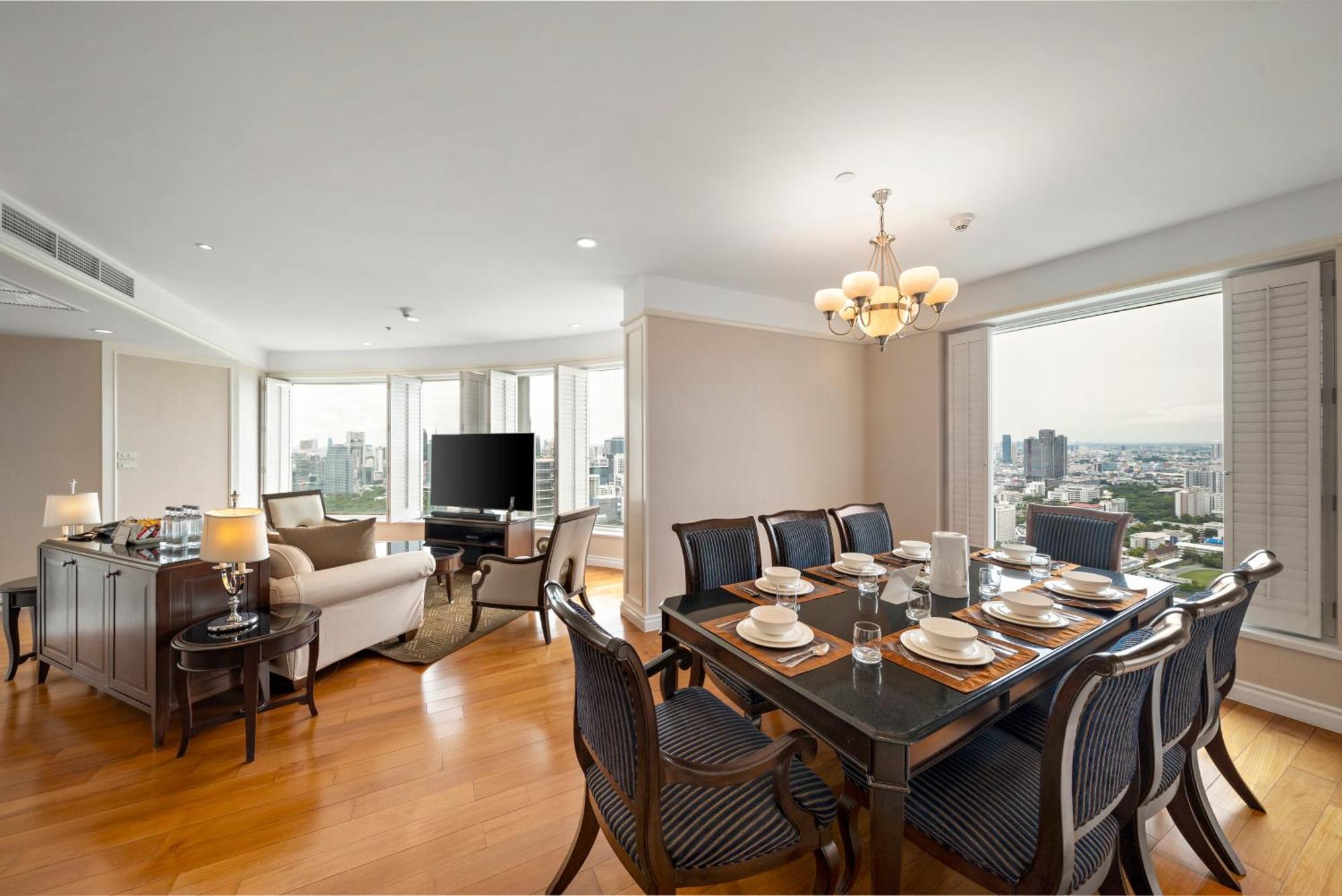 Grande Centre Point Hotel Ratchadamri Bangkok Dış mekan fotoğraf A typical three-bedroom suite