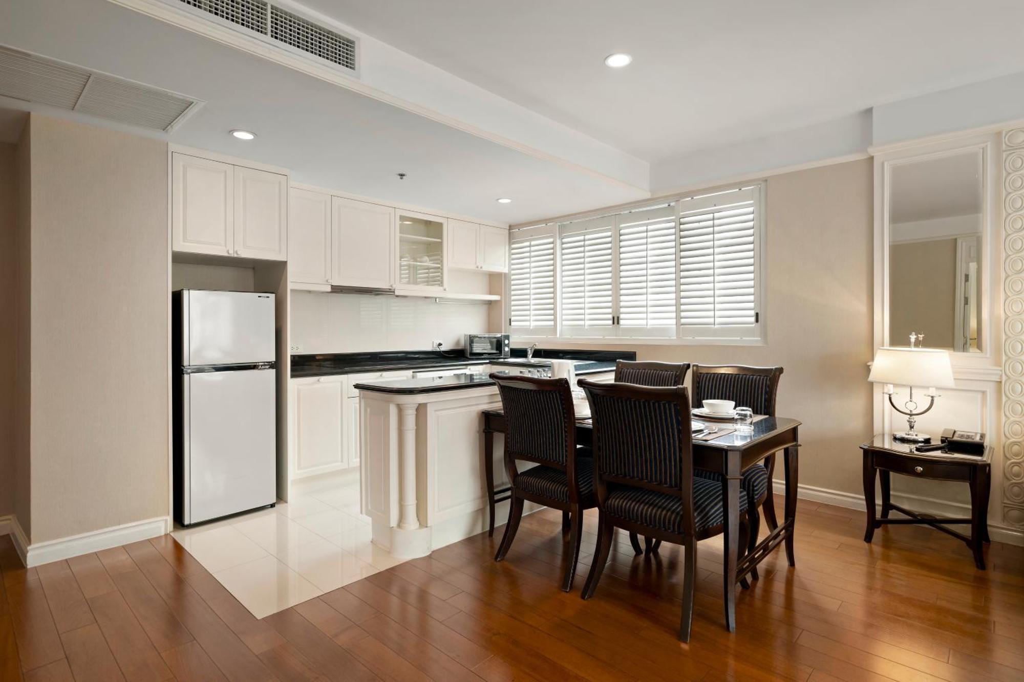 Grande Centre Point Hotel Ratchadamri Bangkok Dış mekan fotoğraf A kitchen in a serviced apartment
