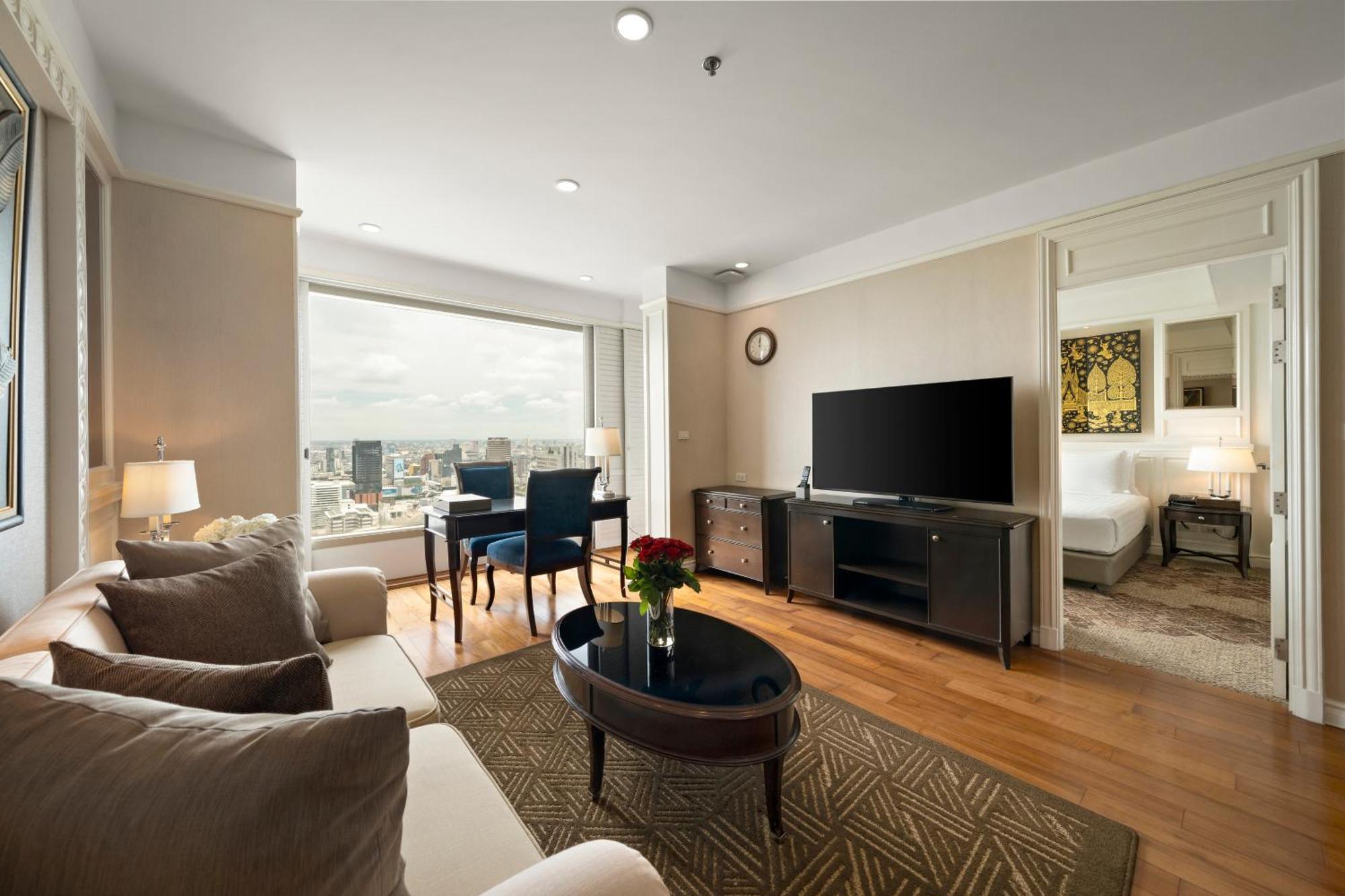 Grande Centre Point Hotel Ratchadamri Bangkok Dış mekan fotoğraf A living room in a typical apartment